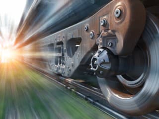 Železničné trate sú už