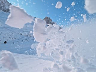 Vplyvom sneženie a vetra