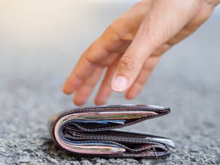 Cudzinec našiel na bankomate