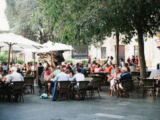 Taliani bojujú proti turistom: