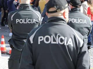 Zhromaždenie policajných a hasičských