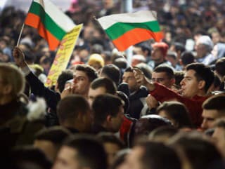 Protestujúci pískajú a mávajú