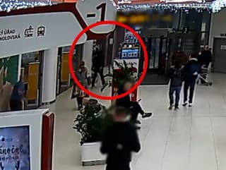 Narkoman zaútočil nakazenou ihlou