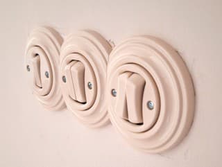 Detská bezpečnosť a elektroinštalácie: