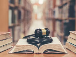 Gruzínec v električke zapálil