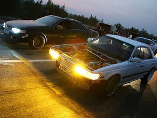 Partia šialených vodičov terorizuje