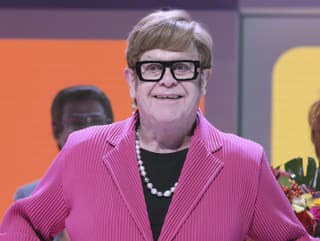 Spevák Elton John.