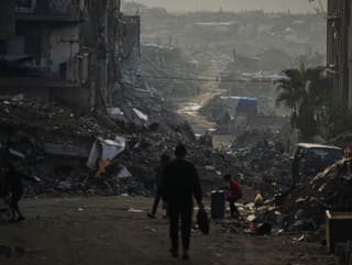 Palestínčania prechádzajú cez skazu,