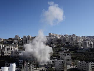 Izrael reaguje útokmi na