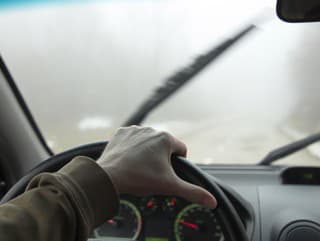 Vodiči, spozornite! Ráno platia