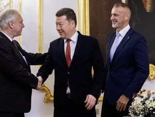 Vpravo predseda NR SR