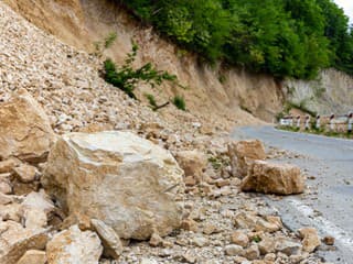 Na Šturci padajú skaly