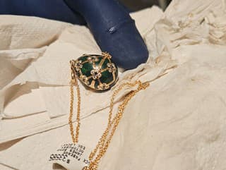 prívesok v tvare vajíčka