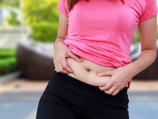 Pneumatiky okolo brucha sa