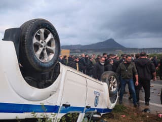 Napätie na Kréte! Došlo