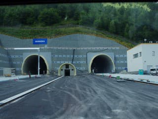 D1 s tunelom Višňové