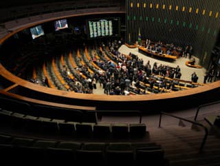 Kongresmani sa zúčastňujú zasadnutia,