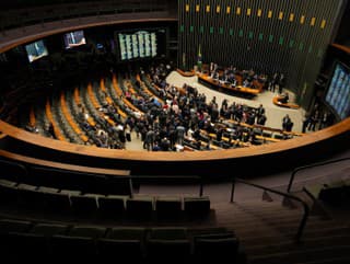 Kongresmani sa zúčastňujú zasadnutia,