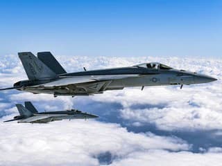 VFA-213 na palube USS