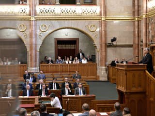 Maďarský parlament prijal návrh