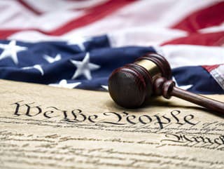 Sudca rozhodol! Trump musí