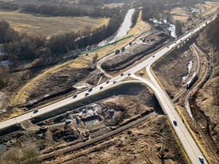 Trojkilometrový úsek R1 za