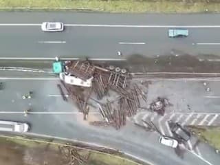 Vážna hromadná nehoda paralyzovala