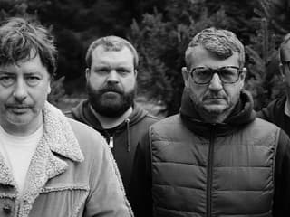 Saténové ruky, 2025