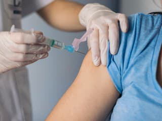 Nedostatok vakcín a liekov