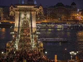 Maďari vyšli do ulíc