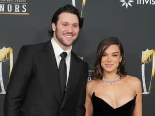 Josh Allen a Hailee