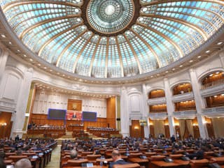 Rumunská vláda ustála hlasovanie