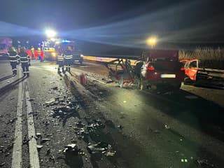 Čelná zrážka osobného vozidla