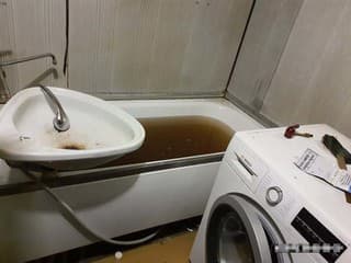 Muž vytápal svojich susedov