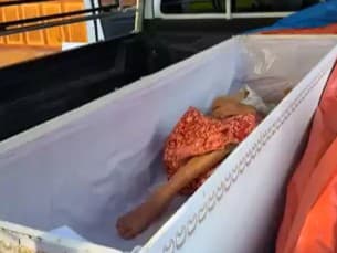 Slabé klopanie z rakvy