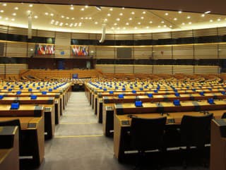 Europoslanci schválili plán na