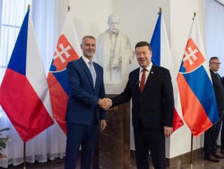 S Okamurom sme rozdielni,