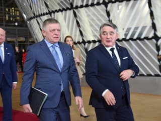 Zľava slovenský premiér Robert