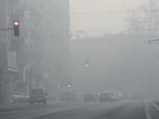 Hmla a smog paralyzujú