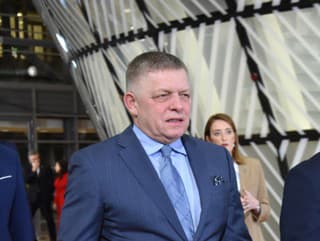 Zľava slovenský premiér Robert