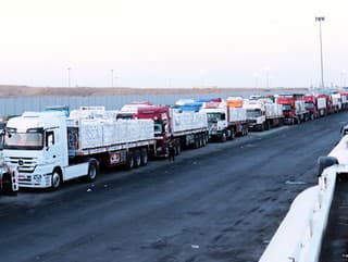 Kamióny s humanitárnou pomocou.