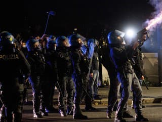 Talianska poriadková polícia použila