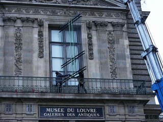 Múzeum Louvre nainštalovalo mreže