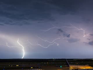 Americké letiská v kolapse:
