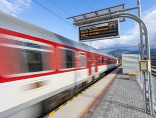 Hodinové expresy na Slovákov