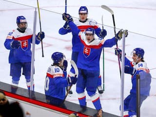 Hráči Slovenska oslavujú gól