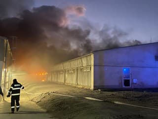 Hasiči pri Pezinku sú