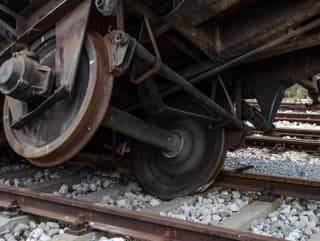 Hrozivá čelná zrážka vlakov