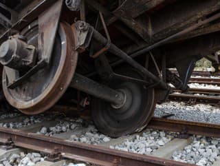 Hrozivá čelná zrážka vlakov