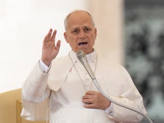 Pápež apeluje na mier: